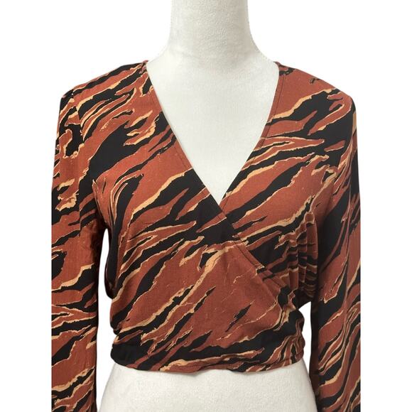 BP. Tiger Print Crop Top Surplice Ruched Waist Long Sleeves Brown Women's S NWOT - Picture 3 of 9